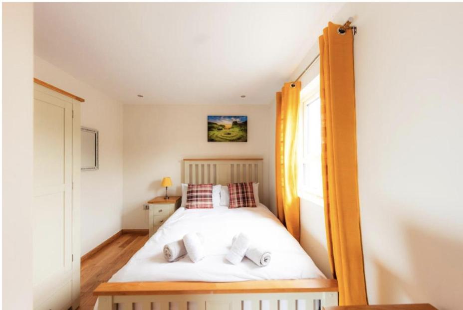 Luxury Cottage With Stunning Views Near Fairy Pools - School House 3 Carbost  Bagian luar foto