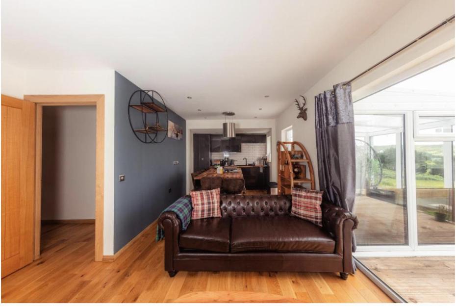 Luxury Cottage With Stunning Views Near Fairy Pools - School House 3 Carbost  Bagian luar foto