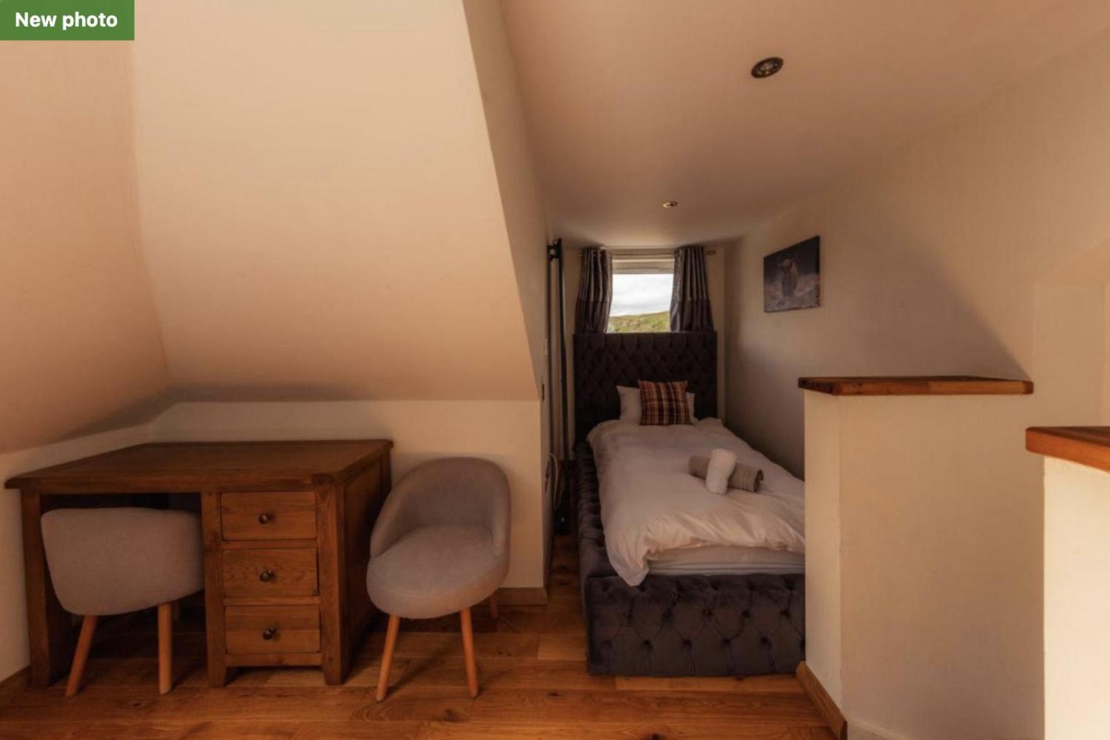 Luxury Cottage With Stunning Views Near Fairy Pools - School House 3 Carbost  Bagian luar foto