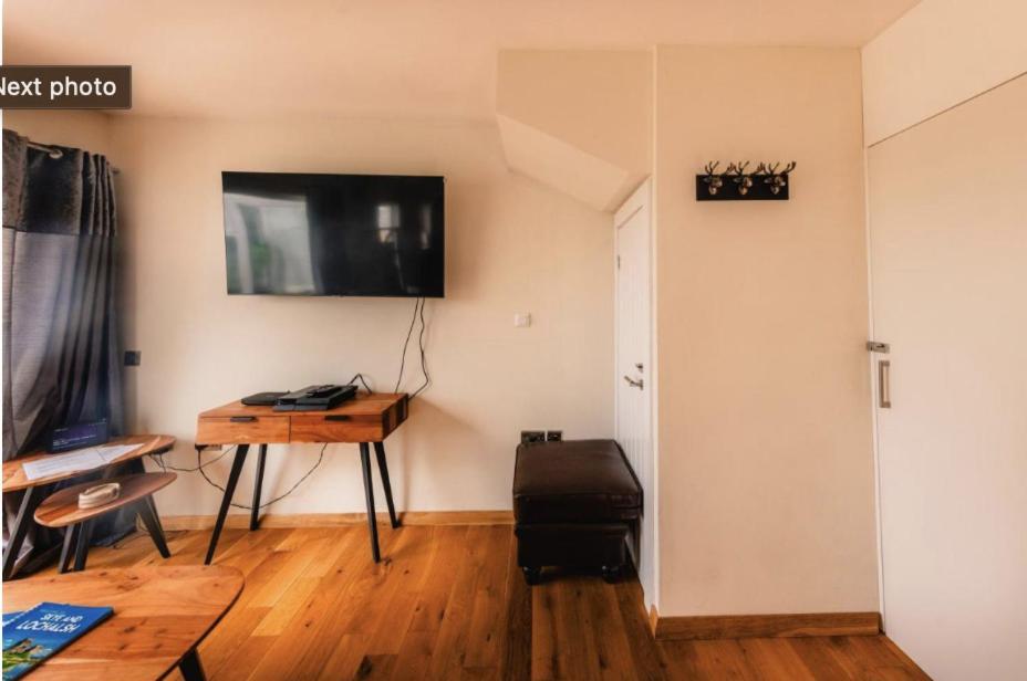 Luxury Cottage With Stunning Views Near Fairy Pools - School House 3 Carbost  Bagian luar foto