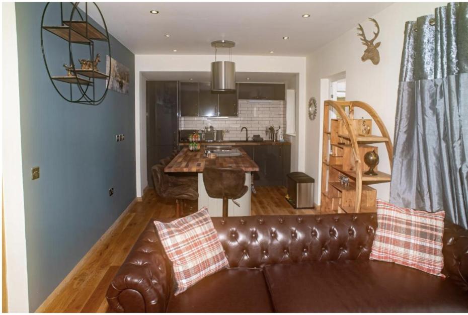 Luxury Cottage With Stunning Views Near Fairy Pools - School House 3 Carbost  Bagian luar foto