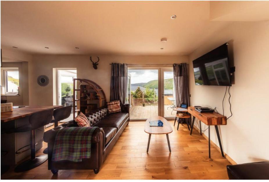 Luxury Cottage With Stunning Views Near Fairy Pools - School House 3 Carbost  Bagian luar foto